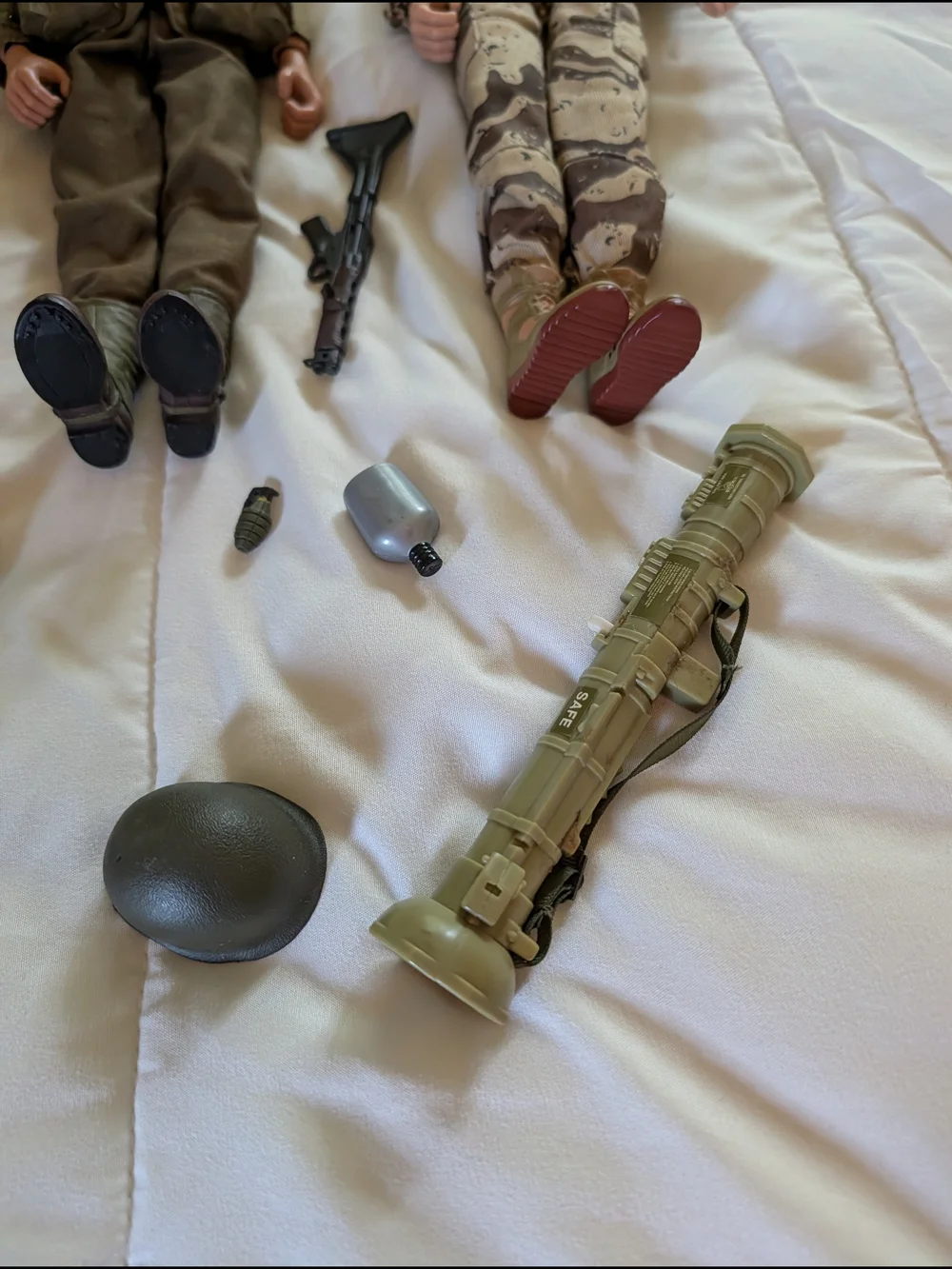 Lot of 4 1998 to 2002 Collectible 21st Century Military action figures